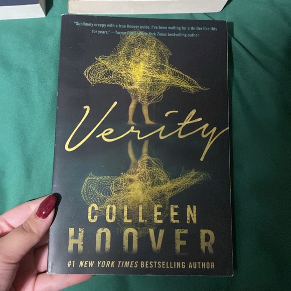 Colleen Hoover Book Bundle It Ends With Us Verity November 9 Layla Ugly Love etc - Picture 3 of 8
